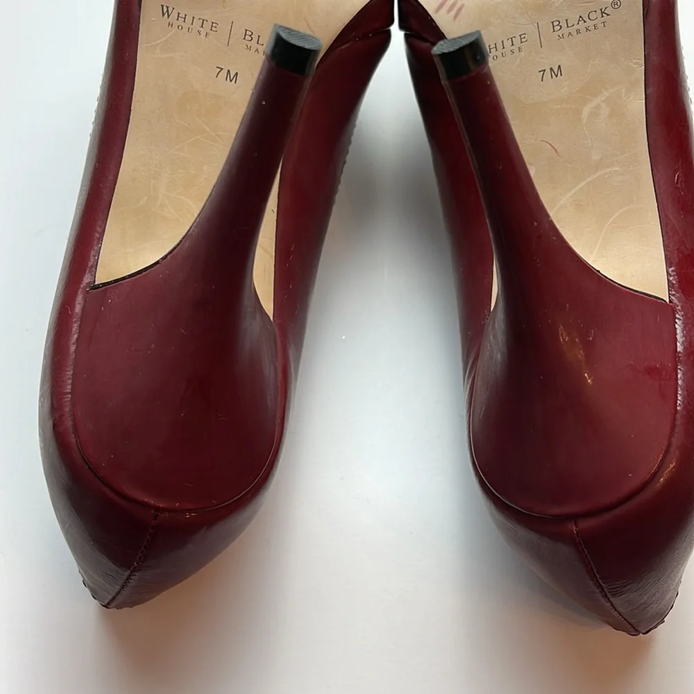WHBM WINE CHAIN ACCENT LOAFER HEELS